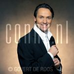 26-11-2004 Hugo Haenen at studio Amsterdam, by order of Stage-Entertainment (Barones)

[keywords]Smiling, Actor, Posed, Half Length, Eyecontact[/keywords]